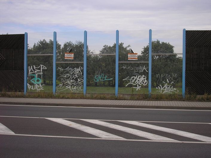 OK HONOR s.r.o. - Odstranění graffiti a polepů - Makro Ostrava