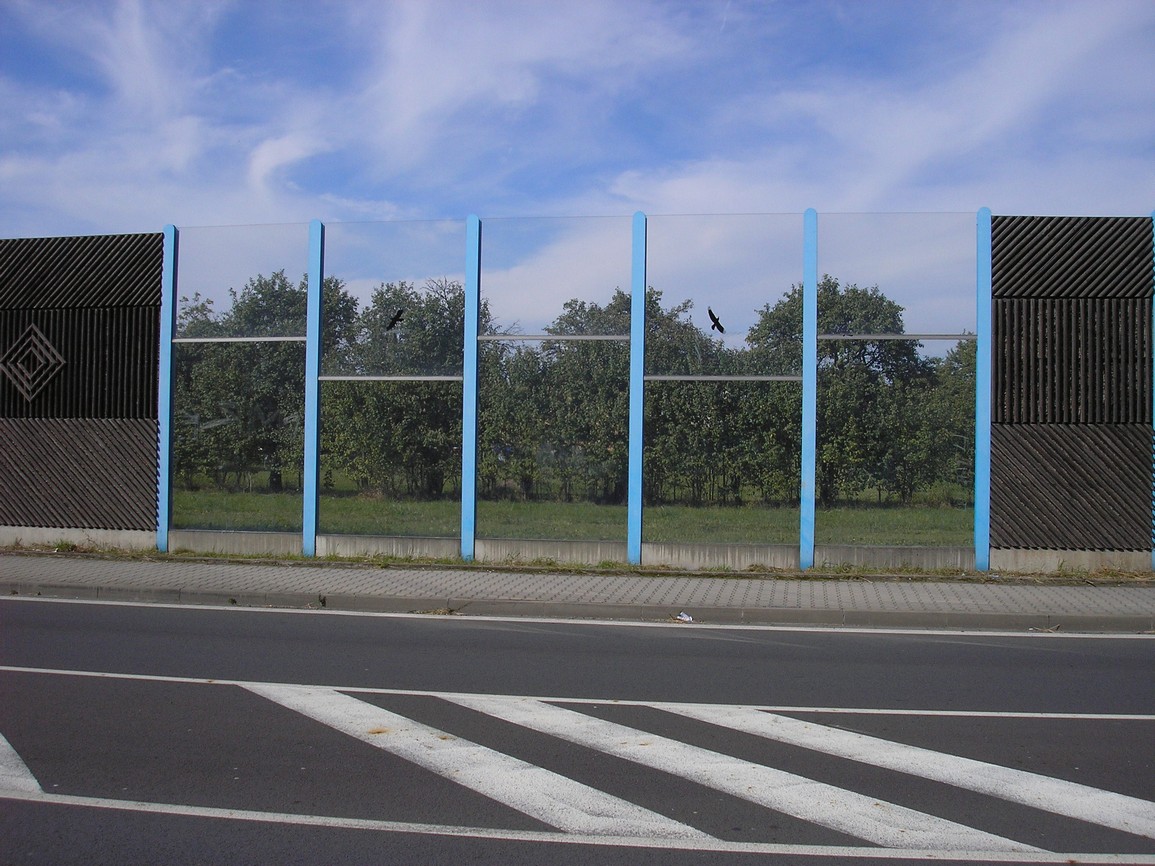 OK HONOR s.r.o. - Odstranění graffiti a polepů - Makro Ostrava